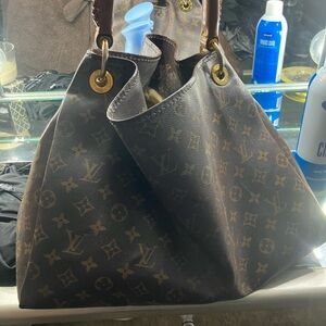 Beautiful Authentic Louis Vuitton bag.